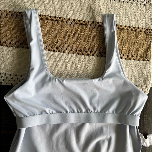 Fabletics Iridescent Powder Blue Silver Lydia Shine Built In Bra Cropped Tank - Picture 6 of 8